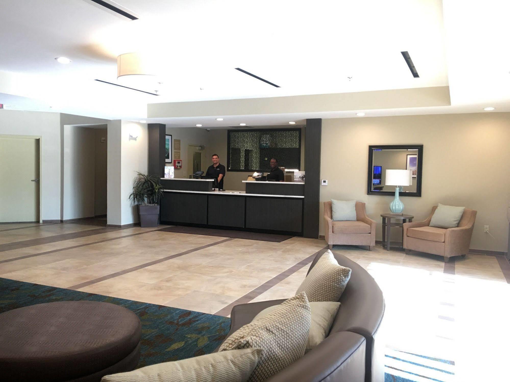 坎德尔伍德套房酒店 - 南查尔斯湖 莱克查尔斯 外观 照片